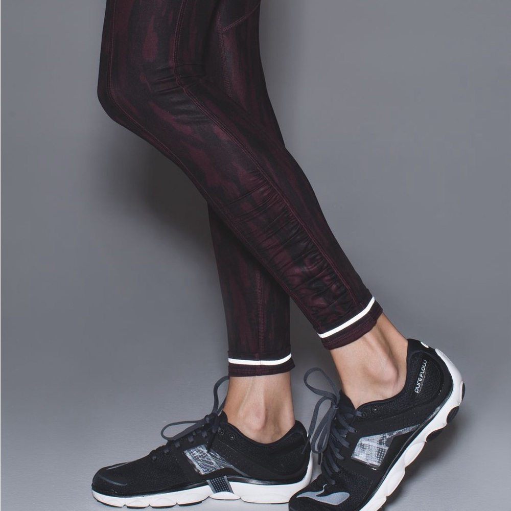 Lululemon Speed Tight IV Painted Animal Bordeaux